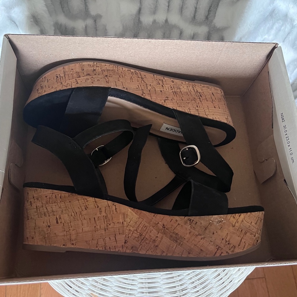 Steve Madden Size 8.5 Malbi Platform Sandals in Black (with box)